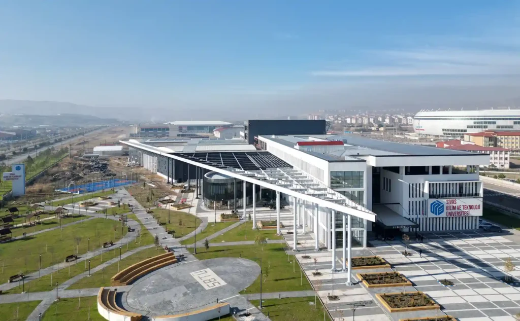 Sivas Bilim ve Teknoloji Üniversitesi kampüs binası dış görünüm