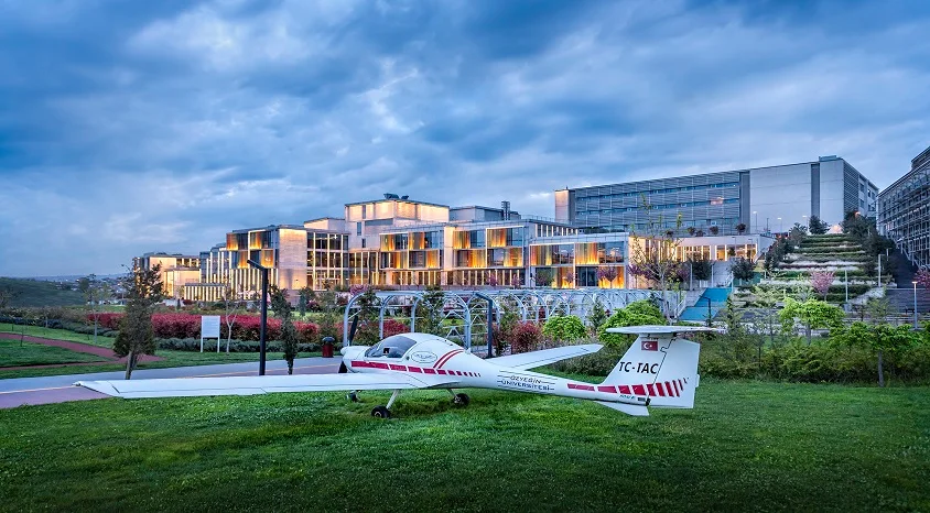 Havacılık öğrencileri Özyeğin Üniversitesi simülatör eğitiminde