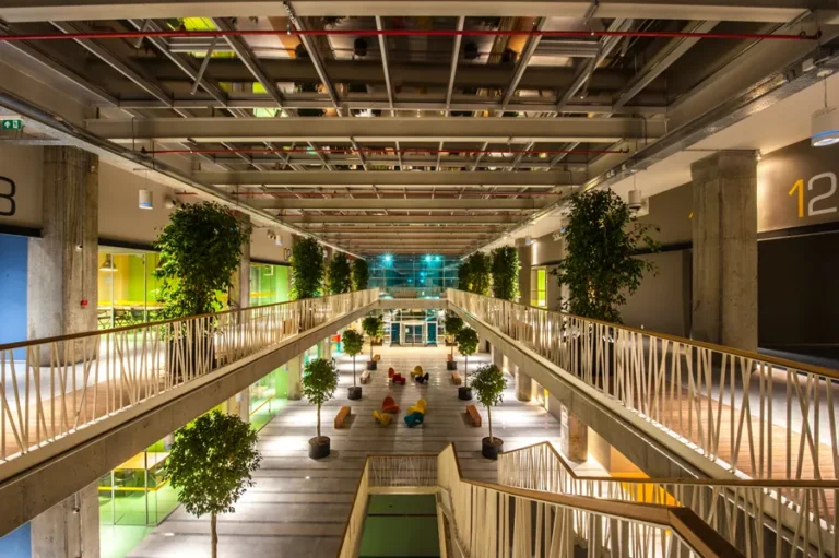 Özyeğin University Faculty of Business Administration modern campus building and classrooms